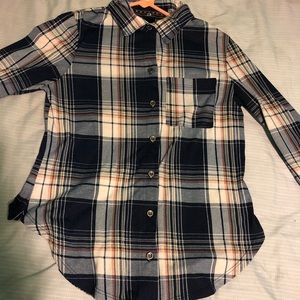 2/$5 Super cute and comfy button down😍